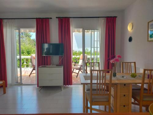 One-Bedroom Apartment image 2