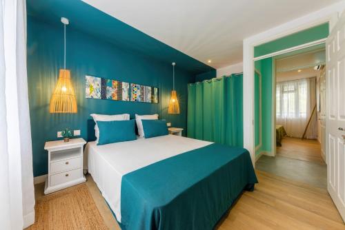 Les Cerisiers Beach Residence, Cosy and Modern 3 bedroom apartment located 50 metres from the beach and from all amenities and restaurants on the coastal road