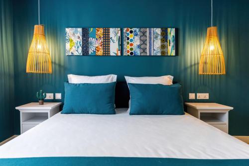 Les Cerisiers Beach Residence, Cosy and Modern 3 bedroom apartment located 50 metres from the beach and from all amenities and restaurants on the coastal road