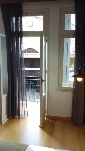 Superior Room with Balcony image 3