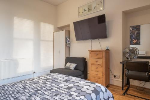 Justice Street Apartment - image 3