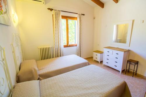 Perfecta villa para vacaciones con wifi y A/C - Tap to explore photos