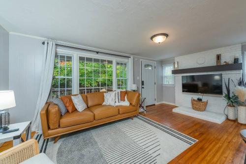Skyview Hideaway W/ Hot tub!