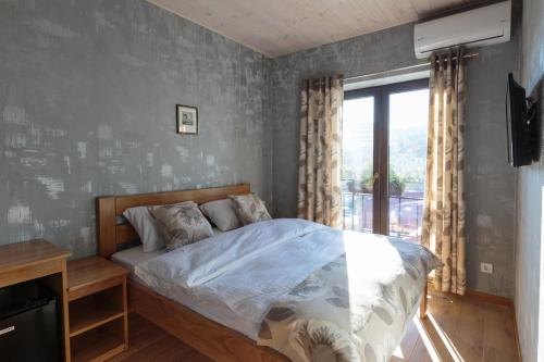 1 queen bed