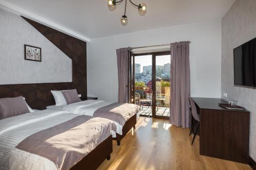 2 twin beds