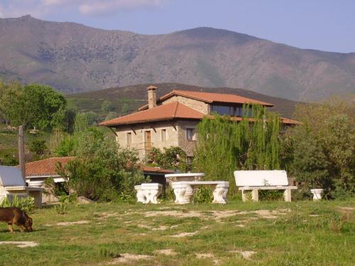 Casa Rural Ropino, Pension in El Raso