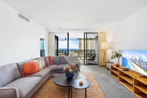 Modern Apartment, Stunning Views and Great Amenities