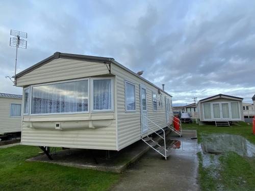 Luxury 2 bed caravan sleeps 6 near beach gîte à louer Saint Osyth
