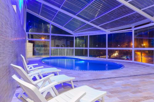 Swimming pool, Euro Suite Campos do Jordao By Nacional Inn in Campos Do Jordao