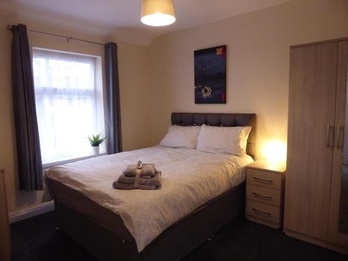 Modern 6-Bed-Groups-Contractors onsite Parking Vans-Cars, Birmingham (Foto 9)
