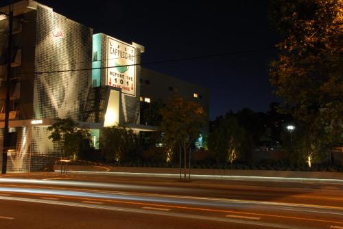 Best Western Plus Hollywood Hills Hotel - image 6