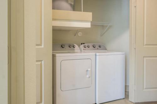 Frontdesk I 7518 Eastern Ave Greenway Park Apts Dallas - image 9