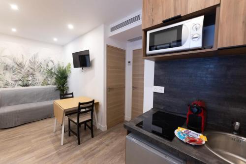 Apartment well decorated in paris 8th