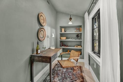 New Luxury Vacation Cottages with Deck and Patio - image 13