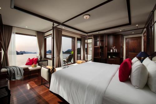 Heritage Cruises Binh Chuan Cat Ba Archipelago - 전망