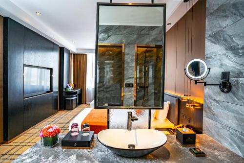 room detail thumbnail 2