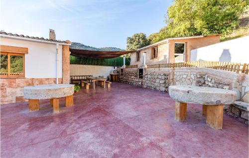  Stunning home in Frailes with WiFi, 8 Bedrooms and Outdoor swimming pool in Frailes