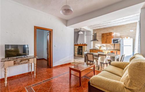  Stunning home in Frailes with WiFi, 8 Bedrooms and Outdoor swimming pool in Frailes