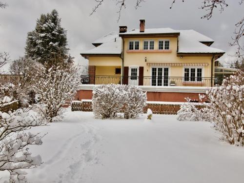 Gîte Colroy-la-Grande, 6 pièces, 10 personnes - FR-1-589-13