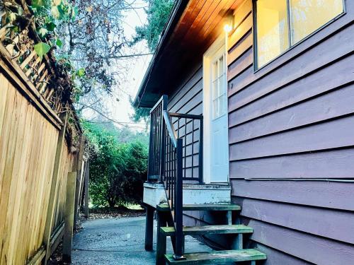 Cozy studio near to YVR. Quarantine allowed.
