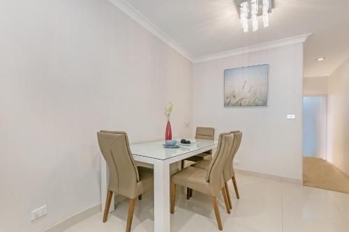 Leichhardt Cozy Holiday 3 Bed Home in Leichhardt