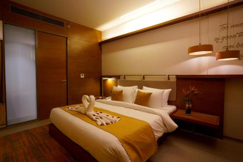 1 king bed, 1 sofa bed