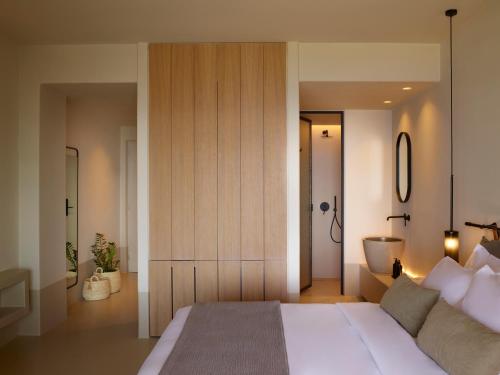 Junior Suite Sea View Plunge Pool image 4