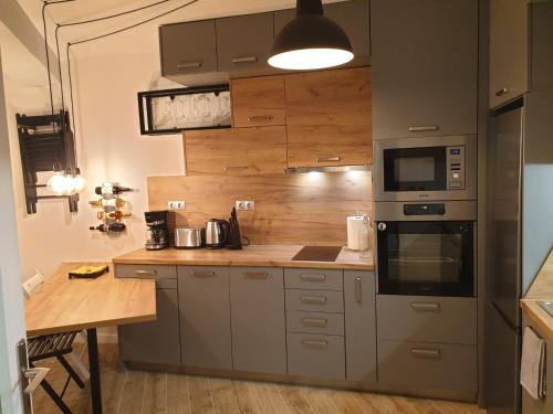 Nomad Hut 1-BR Apt next to Old Town top Center