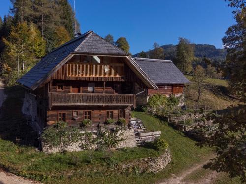  Charmante Gästewohnung in altem Bauernhaus in alpiner Alleinlage, Pension in Stanz Im Murztal