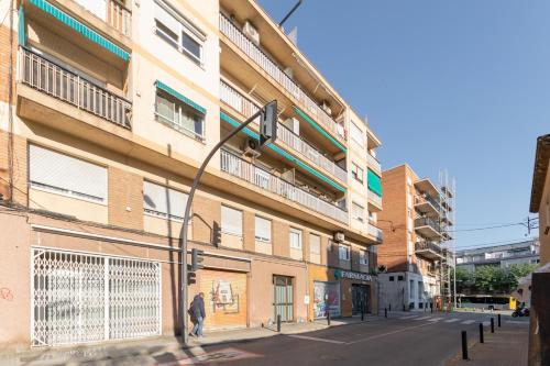 Cadillac Cornellá 20 Min Airport Taxi and 35 Min Center