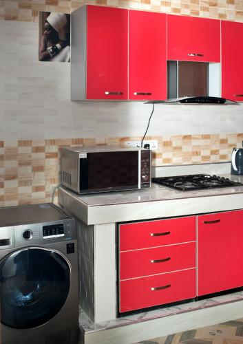 Yussals Luxury Apartment in Ngleshi Amanfro