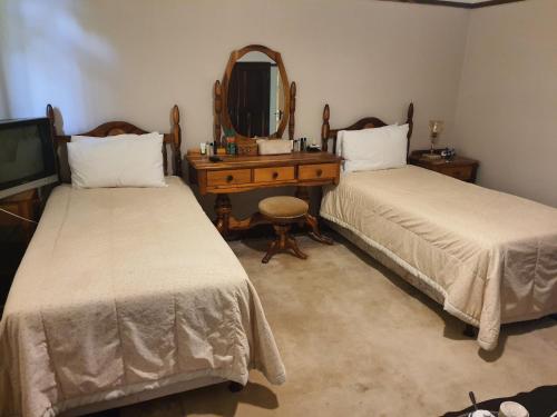 2 twin beds