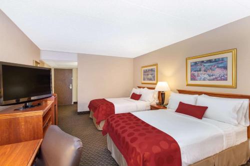 Double Room with Two Double Beds - Exterior/Non-Smoking