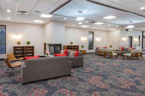 Ramada by Wyndham Windsor Locks