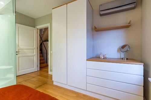 MISSAFIR Exceptional Flat with Bosphorus View and Rec Room 3 Min Walk to Istiklal Street in Beyoglu