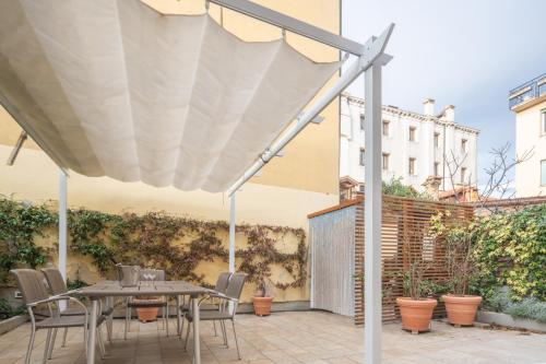 Luxury Garden Mansion R&R - image 5