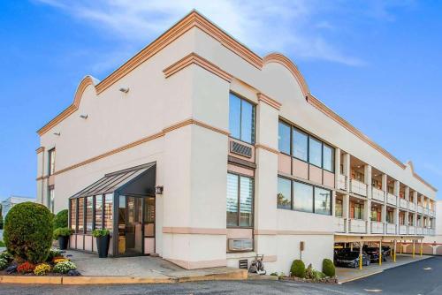 Super 8 by Wyndham Meadowlands - Hotel - Carlstadt