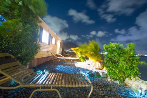 Waterfront 2 Bedroom MobilHome by CoconutGardenSxm in 마리고트