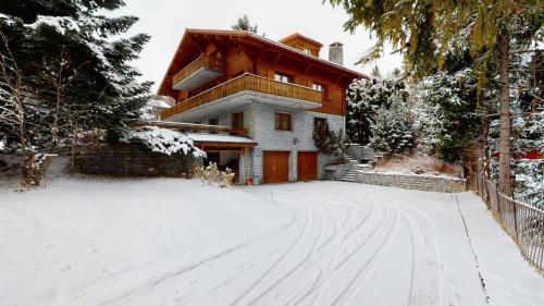 Buitenkant, 5min. from the ski slopes Crans-Montana, 2 bedrooms, covered parking in Chermignon