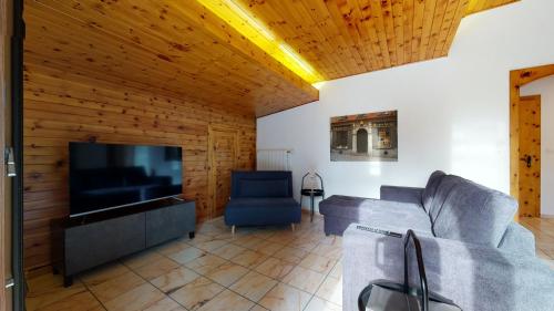 5min. from the ski slopes Crans-Montana, 2 bedrooms, covered parking