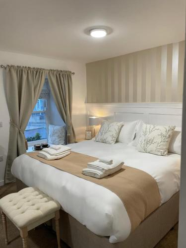 . JT Abergwaun hotel