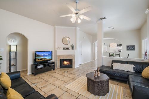 Sunny Baywood - main image