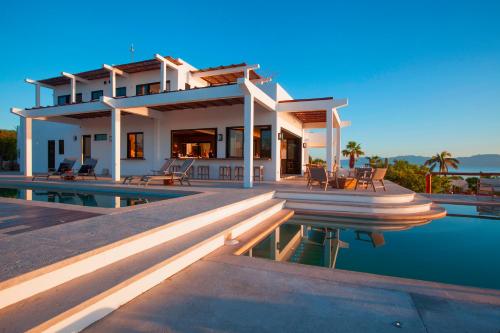 Exterior view, Hotel Todo Bien in El Sargento