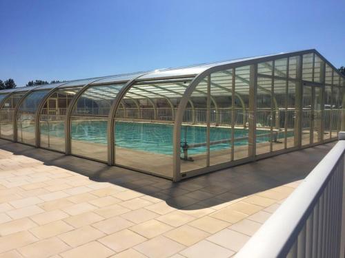 . Chalet de 2 chambres avec piscine partagee jardin clos et wifi a Grandcamp Maisy