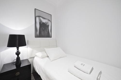 The White Flats Les Corts - image 2