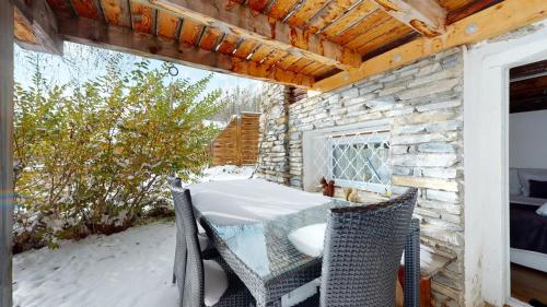  Chalet for 5 persons in Les Mayens-de-la-Zour, large outdoor space in Savièse