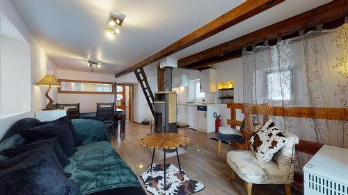  Chalet for 5 persons in Les Mayens-de-la-Zour, large outdoor space in Savièse