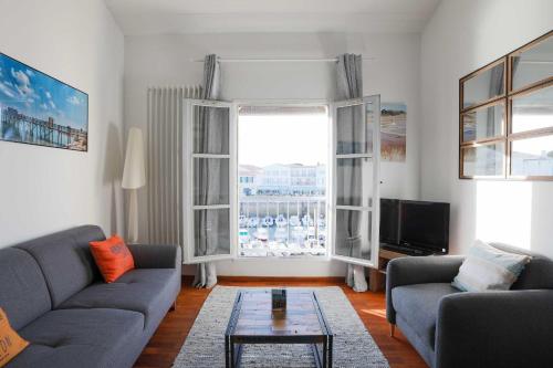 Bel appartement avec vue sur le port de Saint Martin de Re