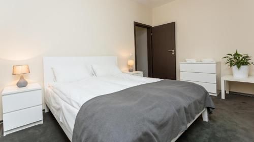 2 bedrooms, 4 beds