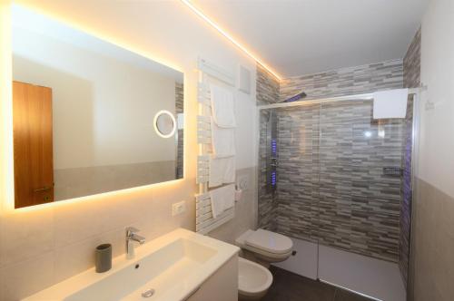 One-Bedroom Apartment with Balcony